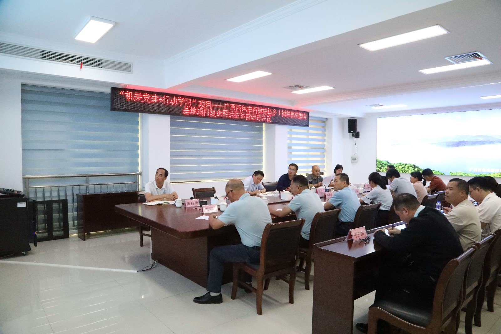 会议现场 (1)_副本.jpg 会议现场 (1)_副本.jpg